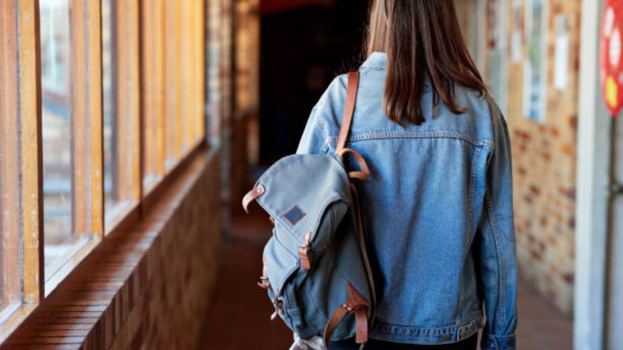 Escuelas de Plant City vetan mochilas no transparentes por seguridad estudiantil