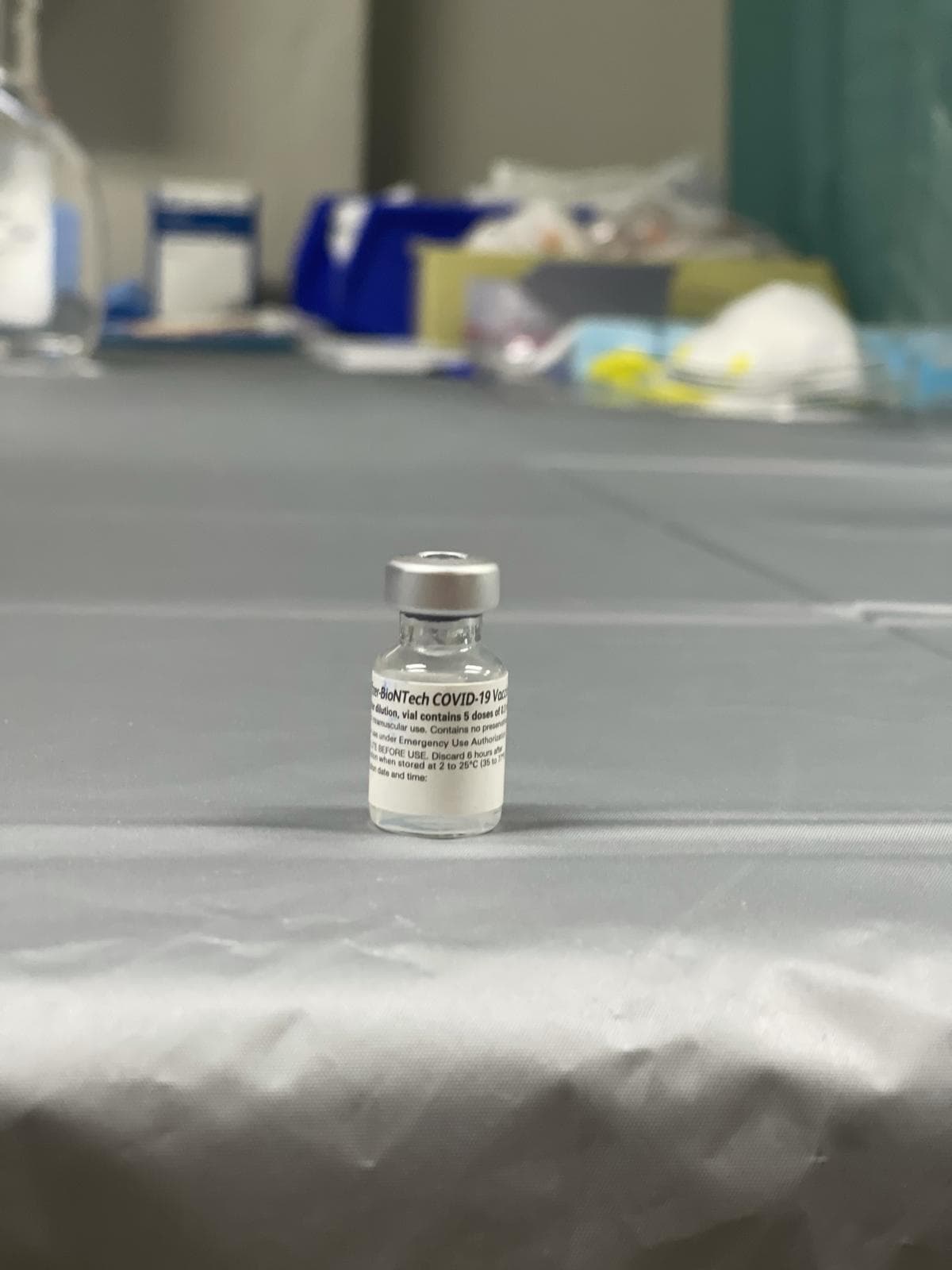 La gobernadora Wanda Vázquez exhortó a la ciudadanía a seguir cumpliendo con la Orden Ejecutiva a pesar de la llegada de la vacuna.