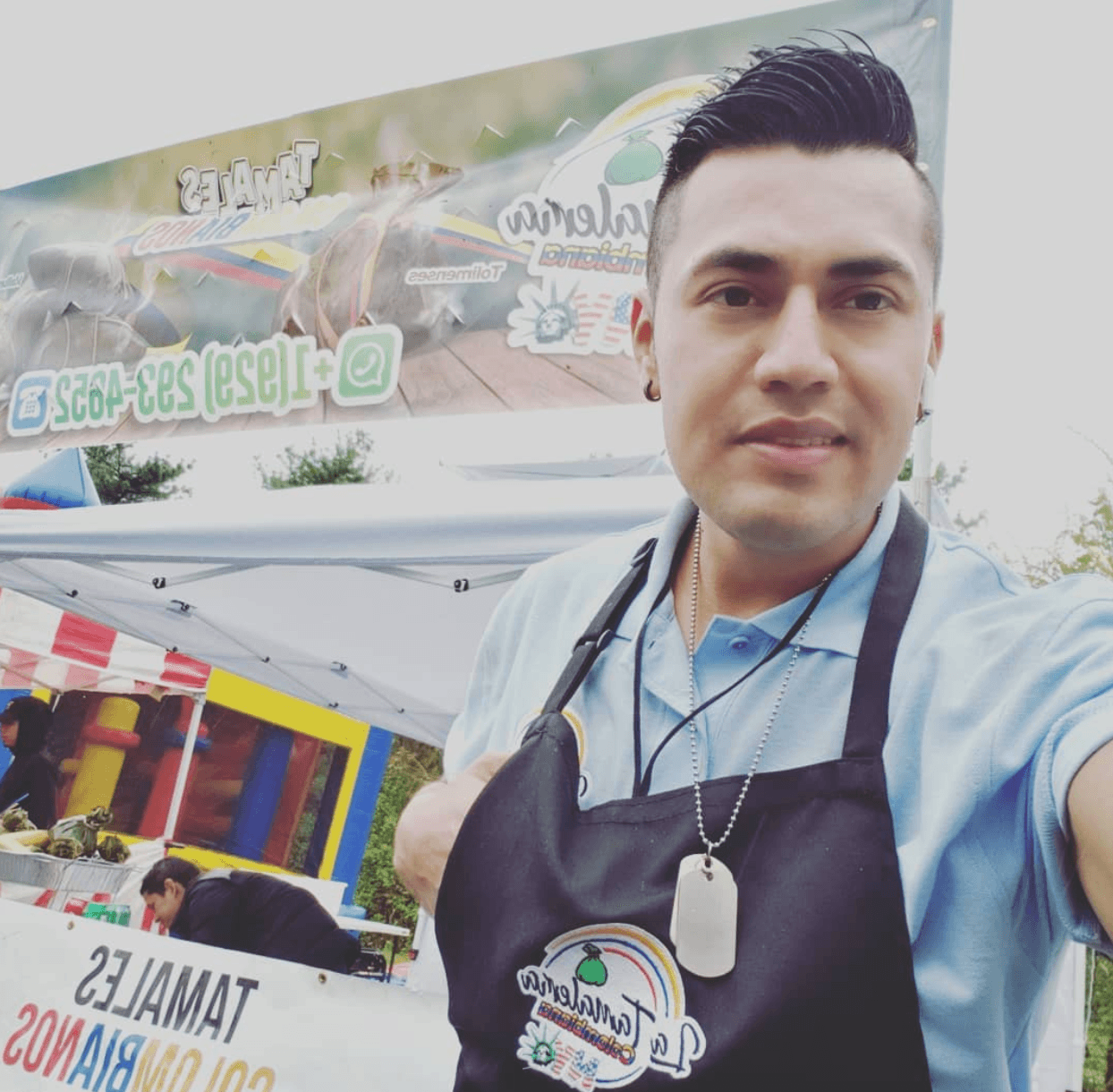 De bartender pasó a mesero,
<b>oficio en el que lloró de coraje. </b>“El trato que los clientes dan a los meseros, no es muy bueno. Y para colmo, mi jefe tampoco nos trataba bien”.