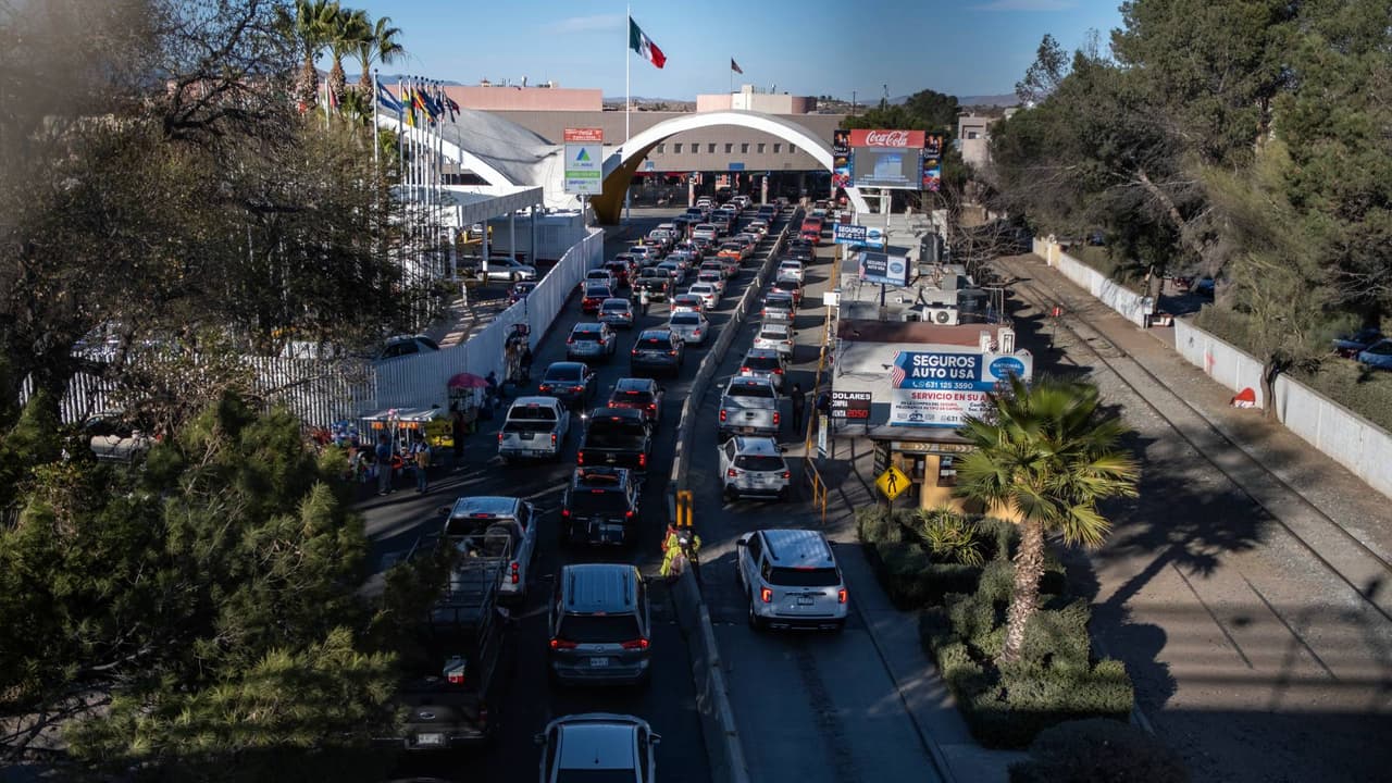 Quería meterse a la fila y terminó detenida: Arrestan en cruce fronterizo de Nogales a mujer estadounidense