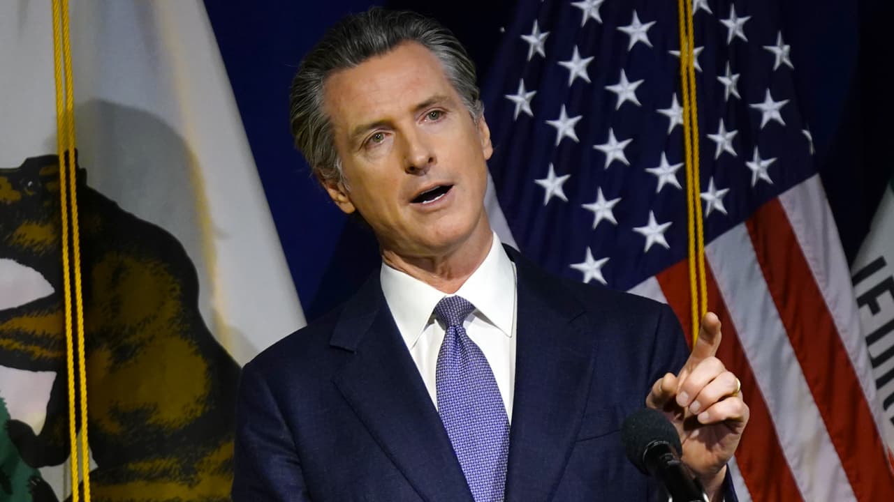 El californiano Newsom ataca a DeSantis en Florida con un "calculado" anuncio político