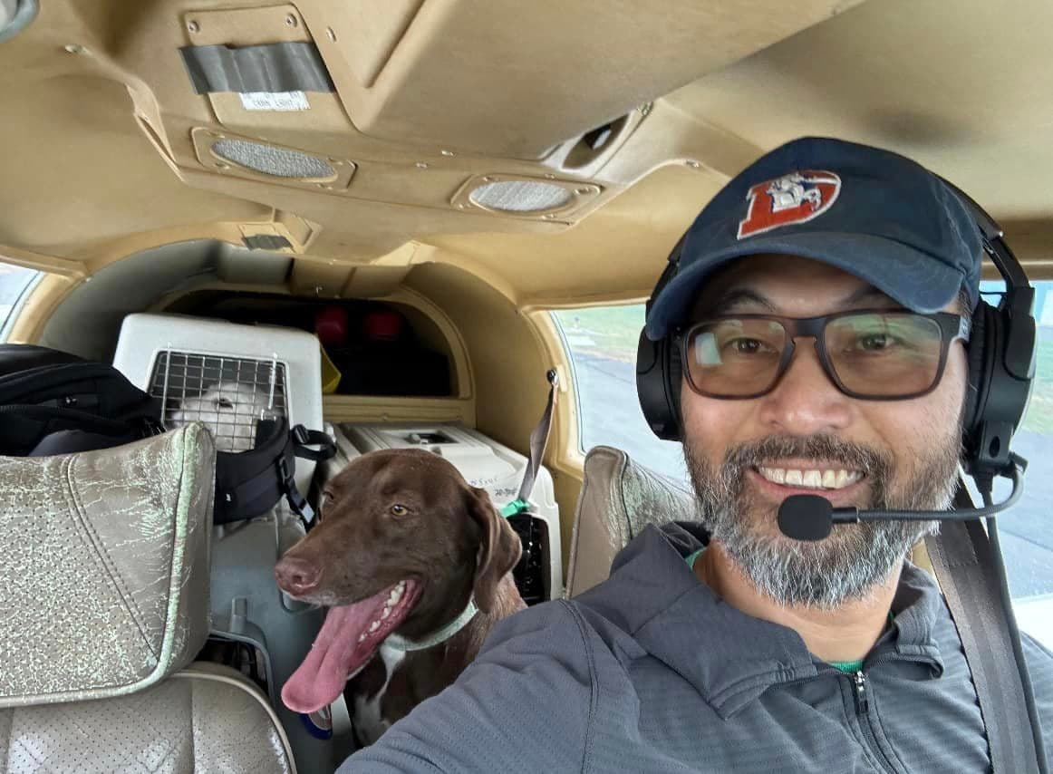 La trágica muerte de un piloto que rescataba mascotas en un accidente aéreo al que sobrevivieron dos perros