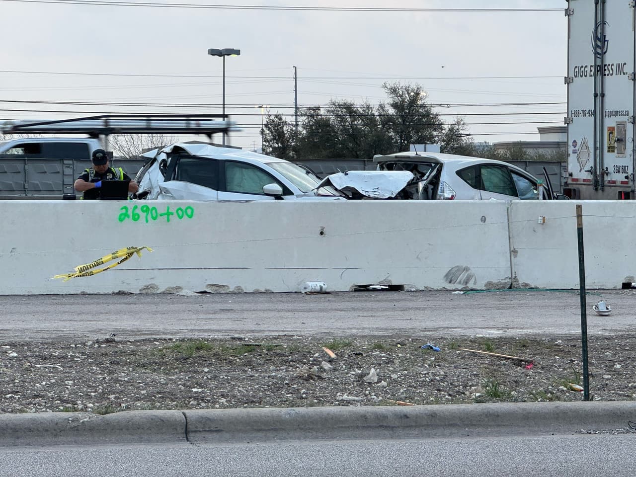 <b>Cinco personas murieron, entre ellas 3 adultos, un niño y un bebé</b>, tras un choque múltiple en el que participaron
<b>17 vehículos en la Autopista 35</b>, en su circulación hacia el sur.