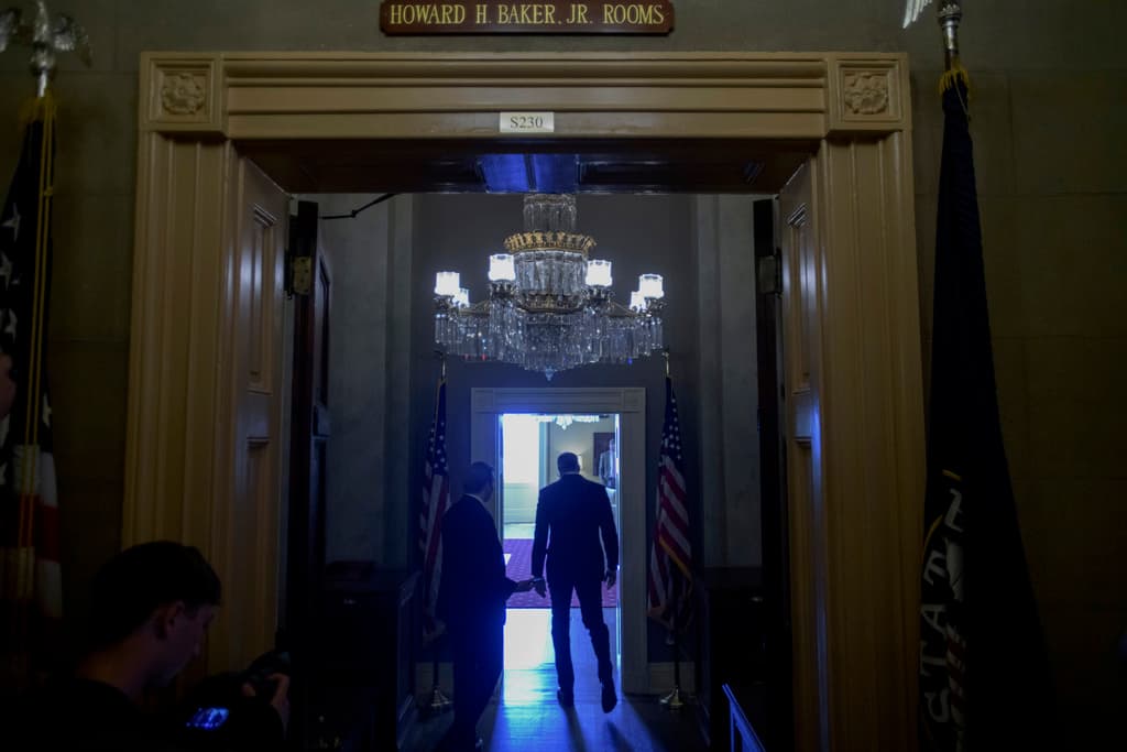 Senado aprueba los recortes de 9,000 millones en ayuda exterior y medios públicos pedidos por Trump: pasan de vuelta a la Cámara