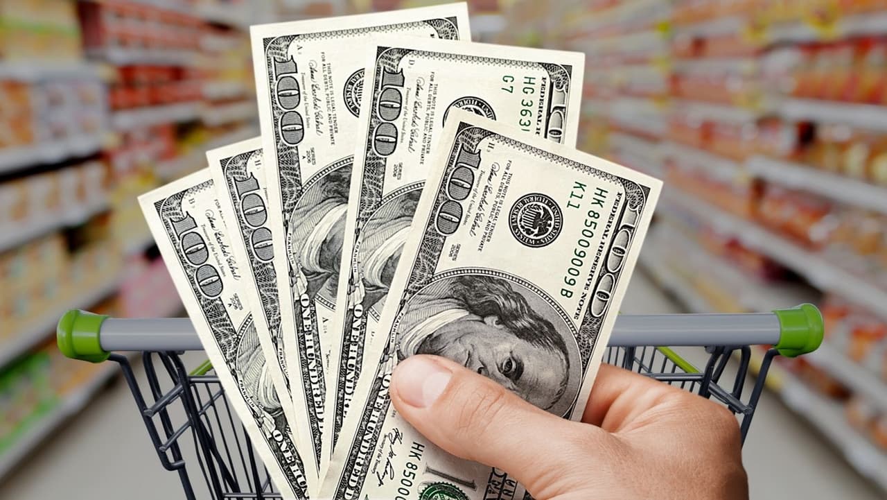 Precios de alimentos disparan el gasto en la cena navideña de familias en Florida