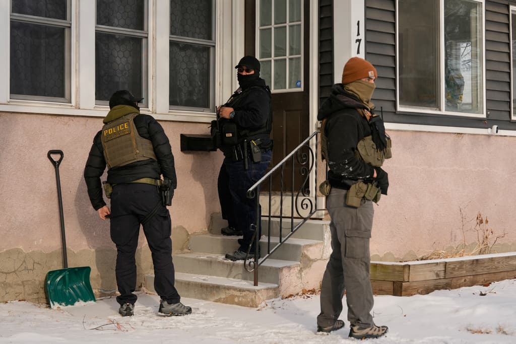 ¿ICE puede entrar a mi casa sin una orden judicial? Esto dice un memorando revelado por AP