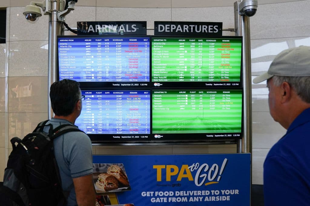 Tampa registra 20 vuelos cancelados en primer día de recortes por el cierre federal