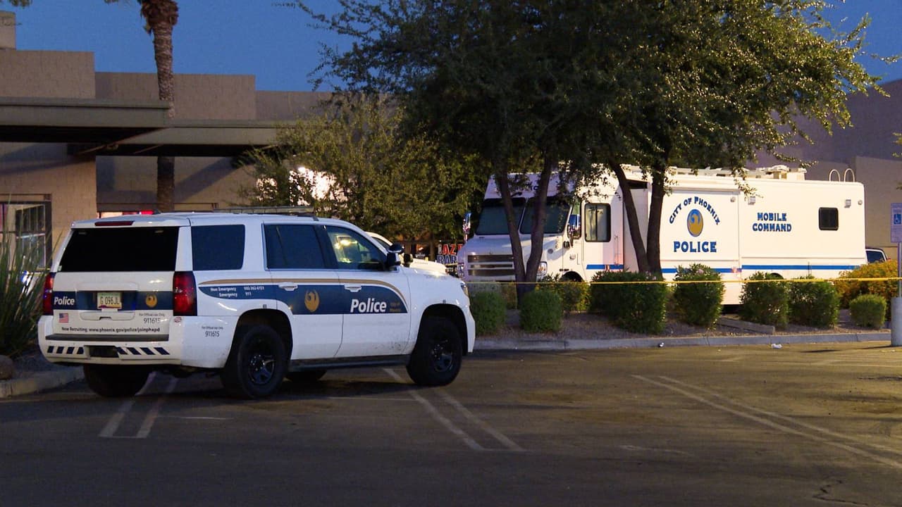 Tiroteo en Desert Sky Mall deja a un adolescente muerto y a otro herido: La policía busca a un sospechoso