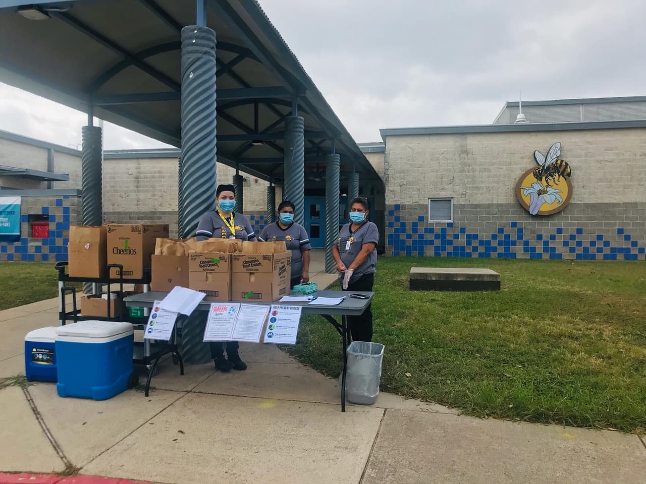 Las personas tienen hasta las 1:30 p.m. para recolectar la comida en este lugar: McBee Elementary, donde ofrecerán alimentos para estudiantes de Austin ISD.