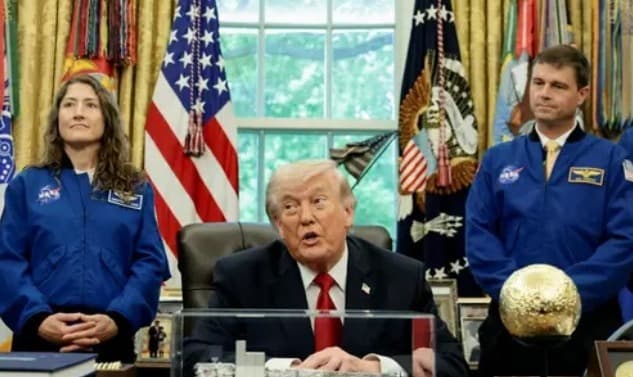 Trump dice creer que EEUU pisará la Luna de nuevo antes de acabar su mandato