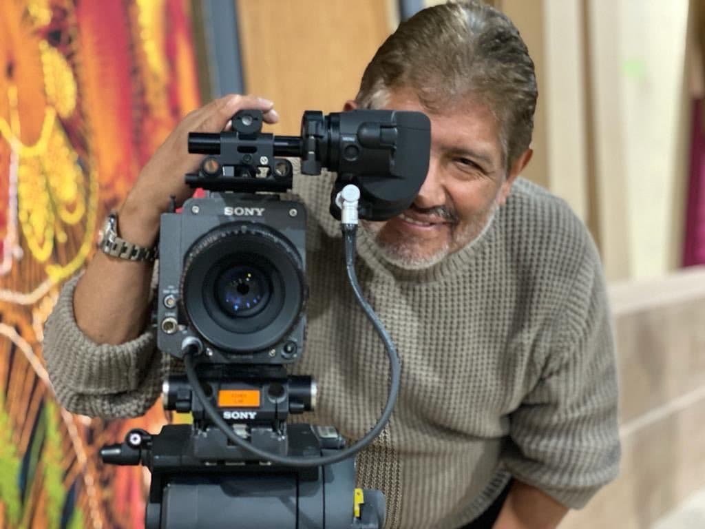 En una reciente entrevista que concedió al programa 'Confesiones', el creativo señaló que los amores que ha tenido con famosas han sido por sus
<b>habilidades de conquista y su forma de ser, no por la jerarquía que tiene</b> en el mundo del entretenimiento.