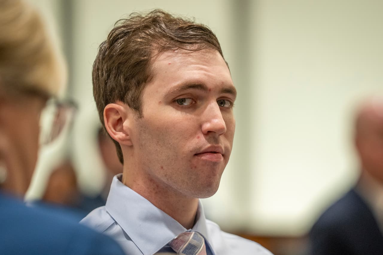 Presunto asesino de Charlie Kirk exige que se prohíban cámaras en su juicio