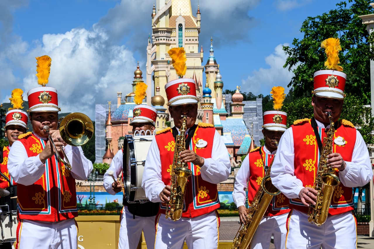 <h2 class="cms-H2-H2">9.- Disneyland Park</h2>
<br>
<br>El parque clásico de Disney es otra opción en el sur de California, con atracciones tradicionales y el clásico castillo que no te puedes perder.
<br>
<br>¿Cuánto vas a gastar?
<b>La entrada cuesta $169 y el estacionamiento $30.</b>
