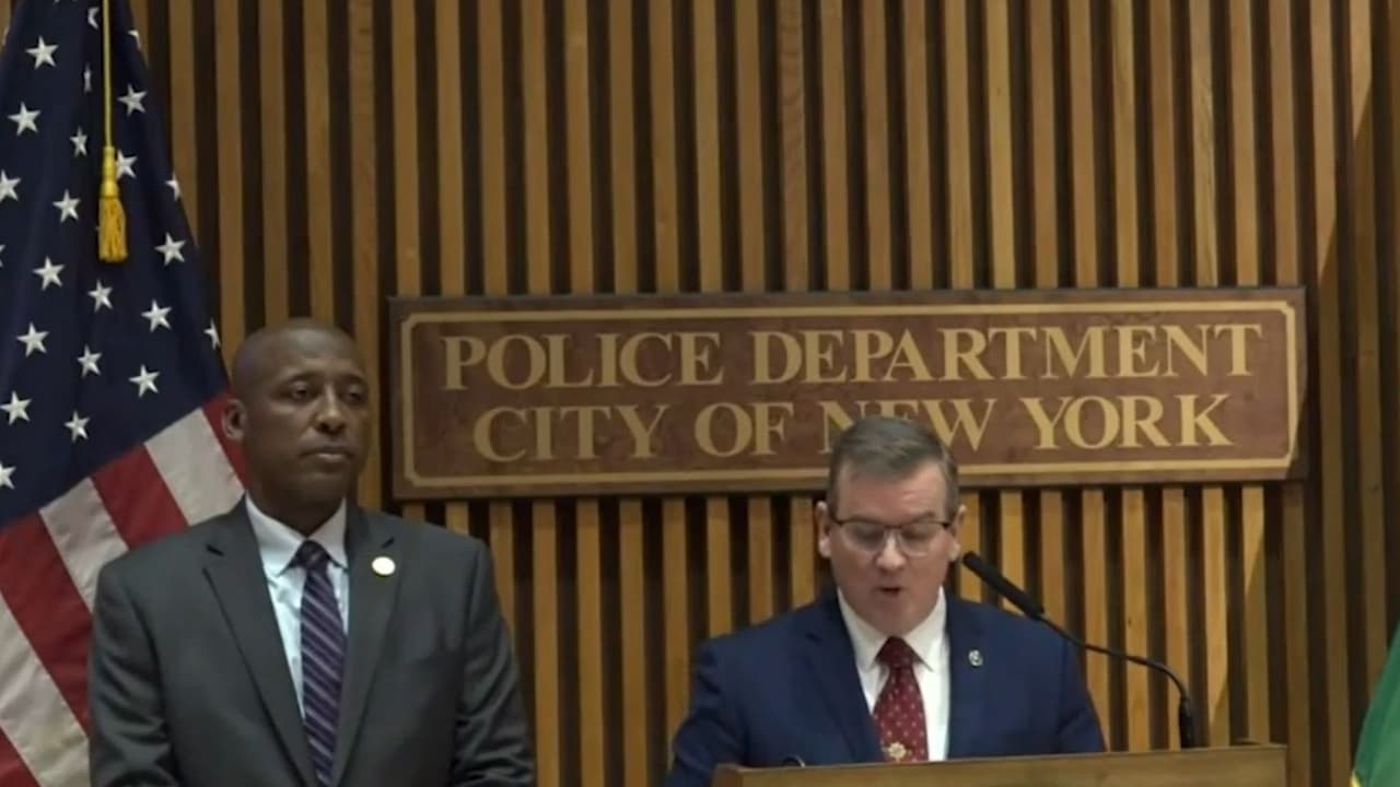 En una rueda de prensa,
<b>Kenny informó sobre los pormenores del asesinato</b> y la posterior detención del sospechoso en Arizona.