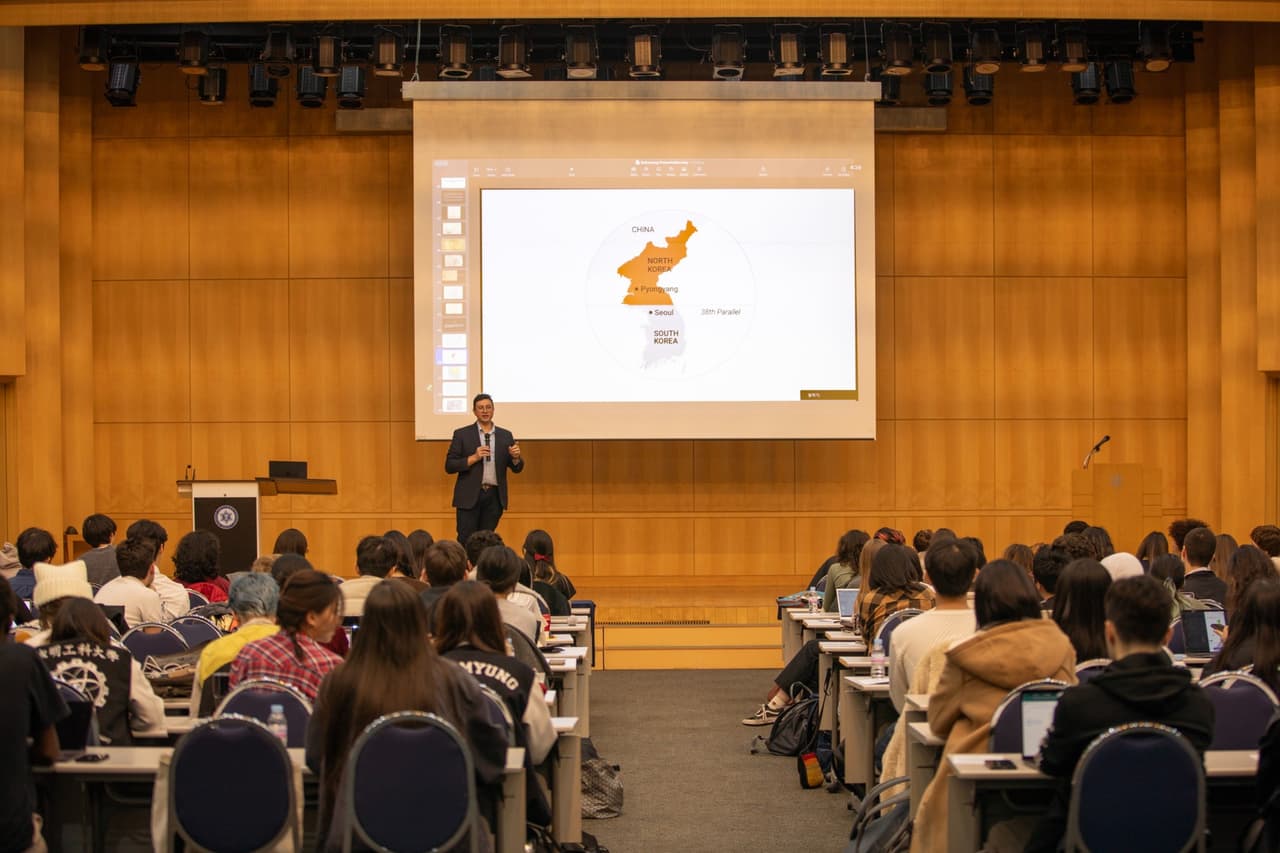 Perdió una beca en EEUU tras ser expulsado de una escuela en México; ahora recibirá una indemnización millonaria