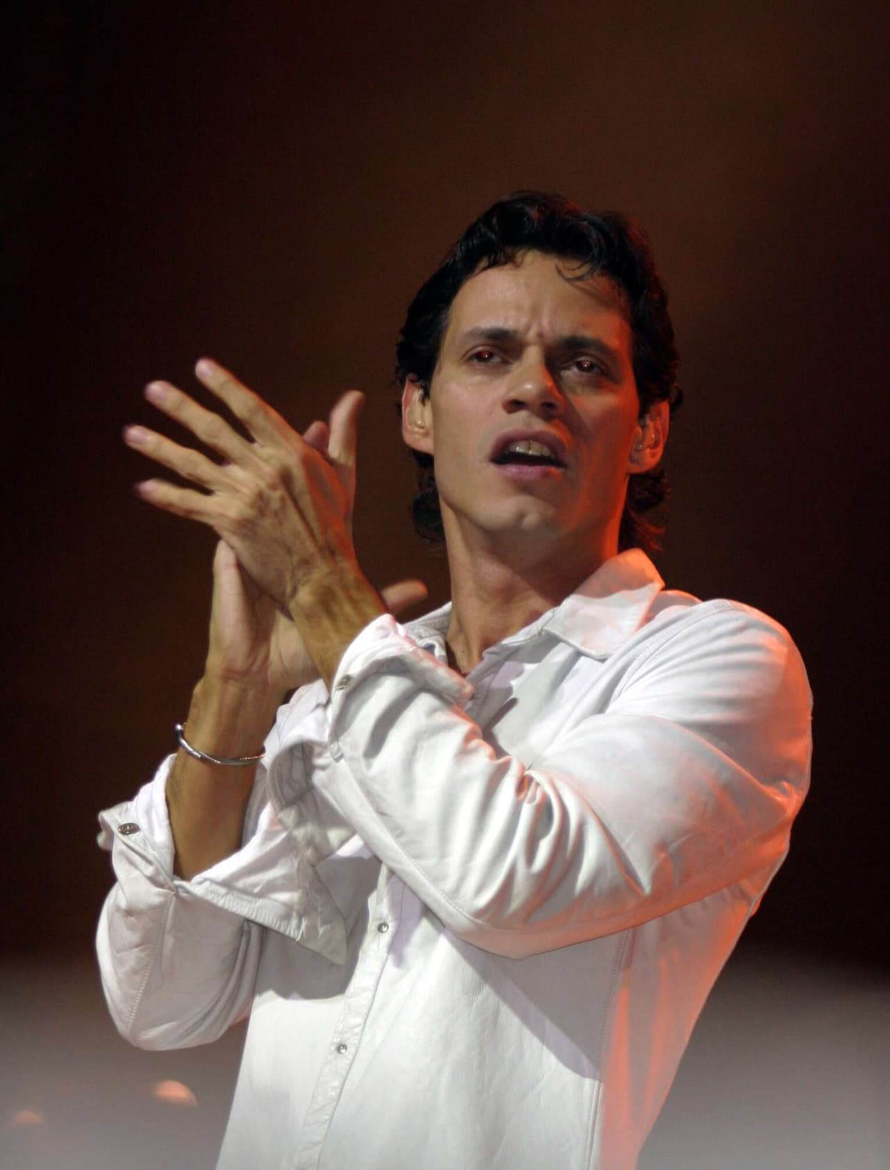Entonces, Marc Anthony salió al rescate y le dijo: “¿Sabes una cosa?... No hace falta que nos volvamos locos durante 10 días". Y rentó un barco, el cual abordaron para navegar por el Caribe. "La tomé de la mano y traté de que no se preocupara”, relató en aquella entrevista.