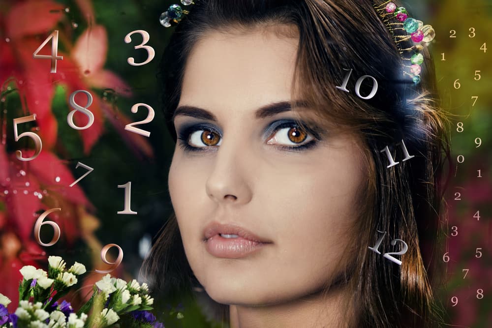 Si el nombre que usas siempre y por el que todos te llaman y te conocen es diferente a tu nombre de pila -el nombre de pila es el que le dan a una persona cuando nace y es anotado en el registro civil- este será tu nombre adoptado. Ejemplo Vicky para las Victorias, Paco o Paquito para los Franciscos y todos los nombres que no coinciden con el que aparecen en el registro civil.