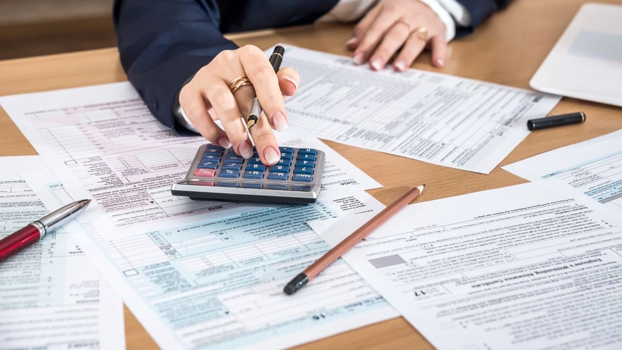 Propinas y horas extra: el alivio fiscal de Trump que millones no verán en sus impuestos estatales