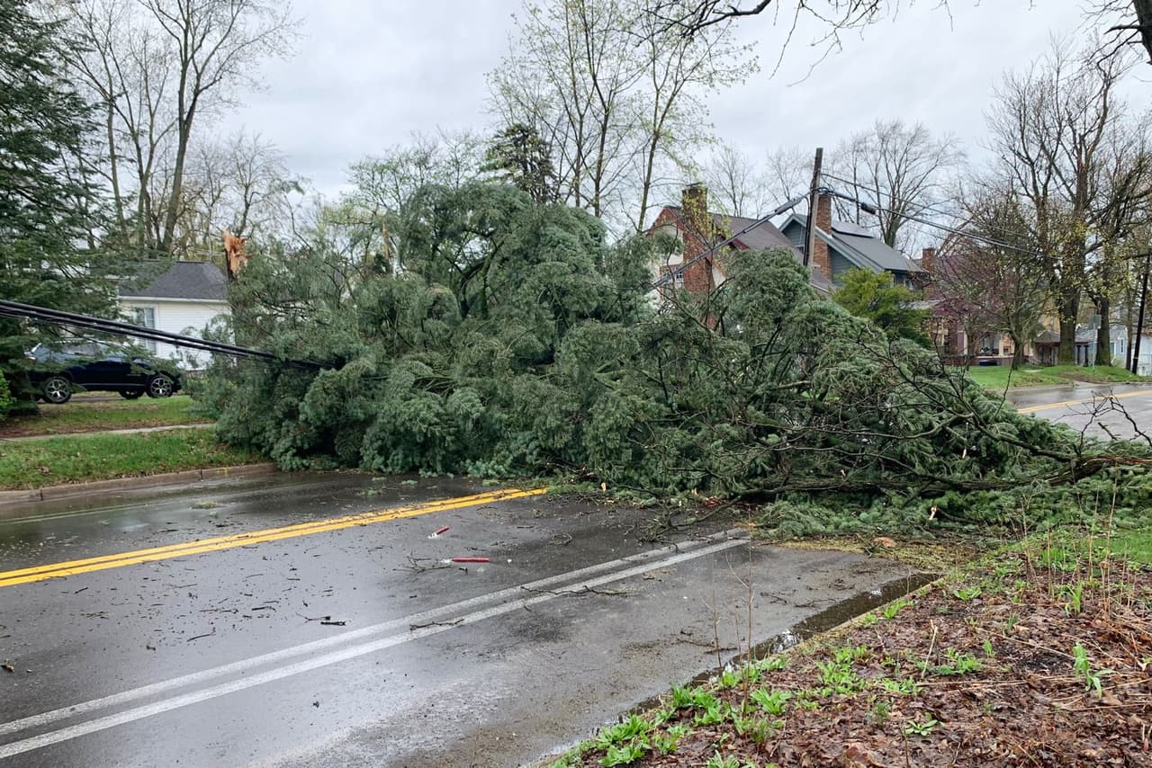 Tormentas severas golpean Michigan con vientos destructivos e inundaciones