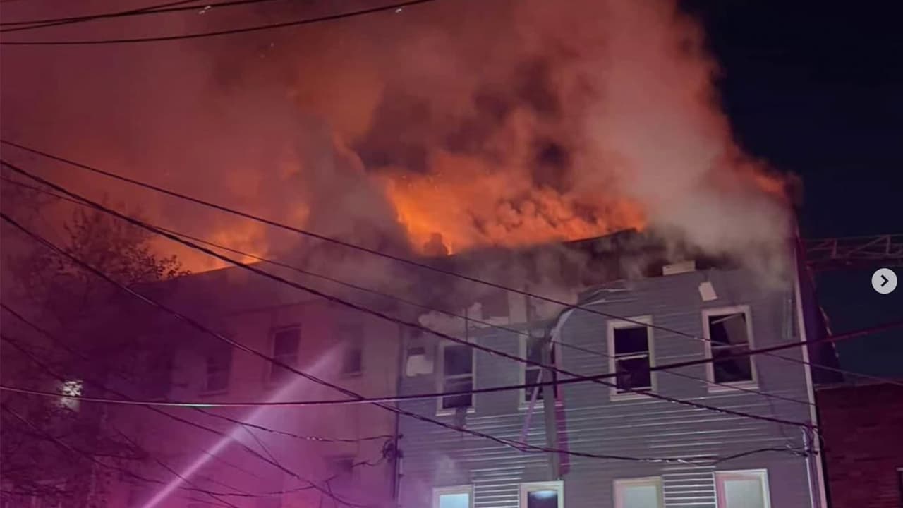 Incendio en Newark deja seis bomberos heridos y decenas de evacuados en Ironbound