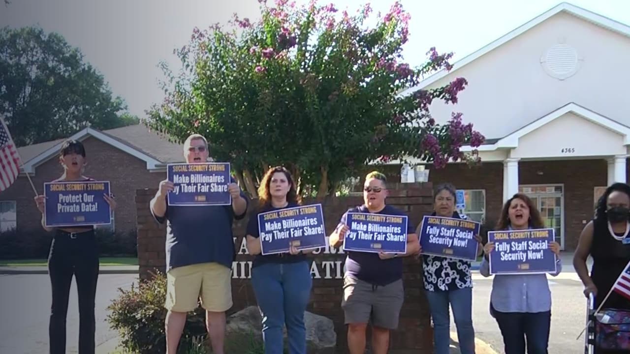 Empleados del Seguro Social exigen reposición de personal tras 70,000 despidos federales