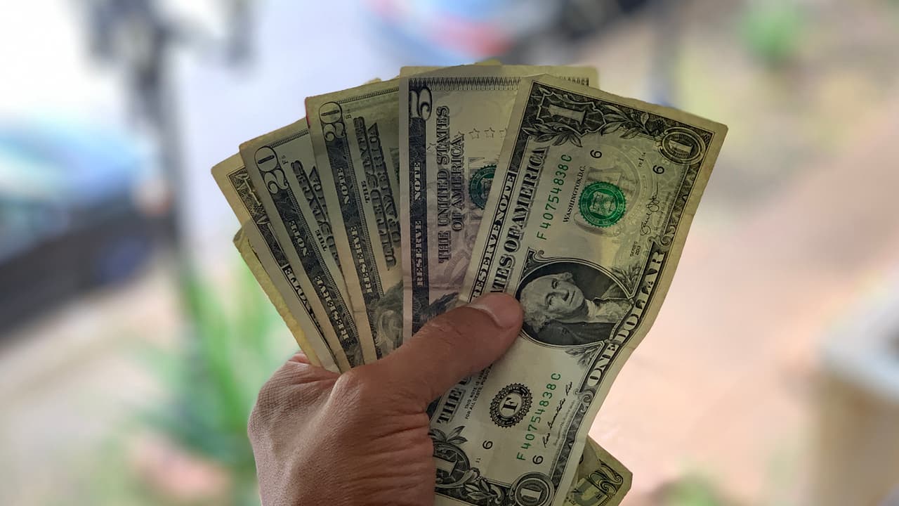 El dinero podrá ser usado para pagar la renta, comprar medicamentos, esos fondos van directamente a la gente que aplicó y calificó.
<br>