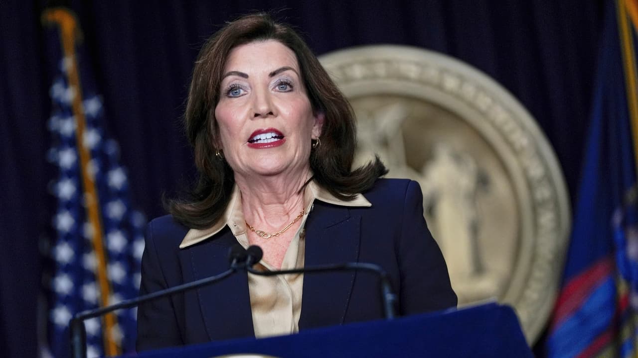 Kathy Hochul responde a la amenaza de Tom Homan de “inundar” Nueva York con agentes de ICE