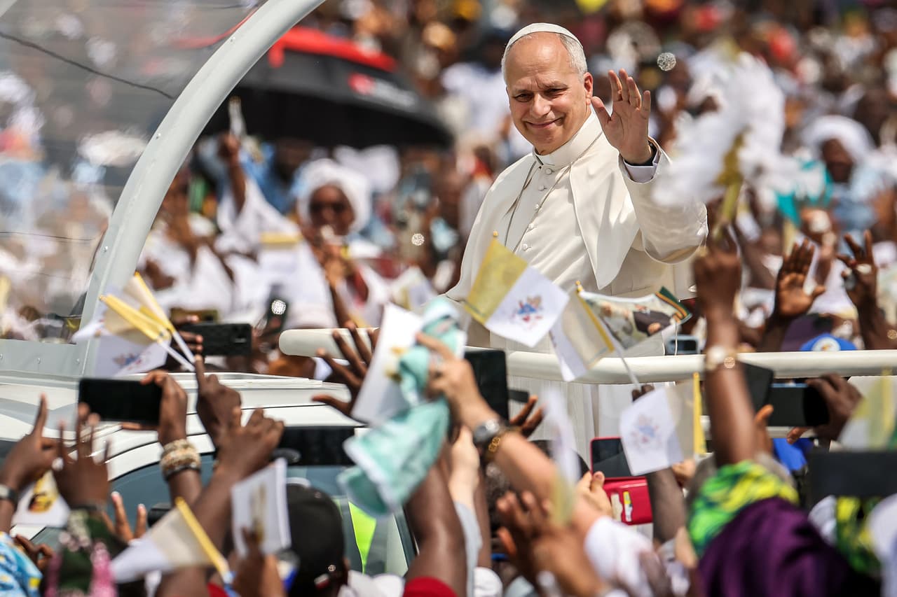 Papa León XIV refuerza su mensaje de paz desde África tras los choques con el presidente Donald Trump