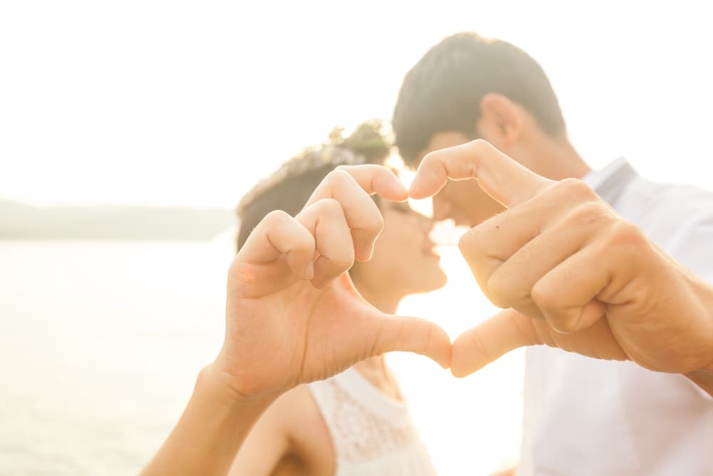 Esa circunstancia crea una especie de resistencia mutua en la que ambos tratan de comprenderse y llevarse bien lo que no siempre se logra por lo que terminan agotándose mutuamente.