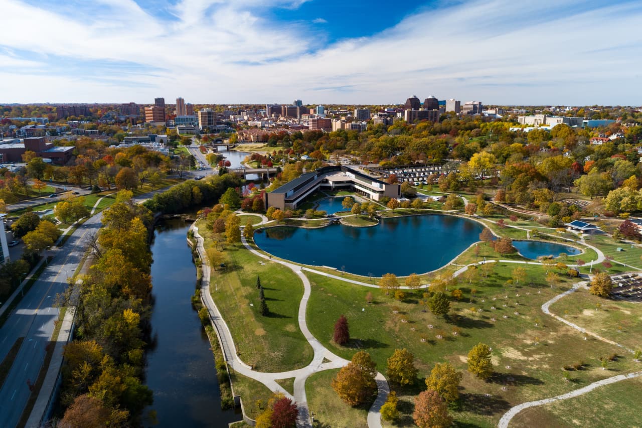 <h3 class="cms-H3-H3">13. Missouri</h3>
<br>
<br>El aumento previsto para 2023 en Missouri, de acuerdo con el Departamento del Trabajo del estado, será de un $11.15 a $12 por hora.
<br>