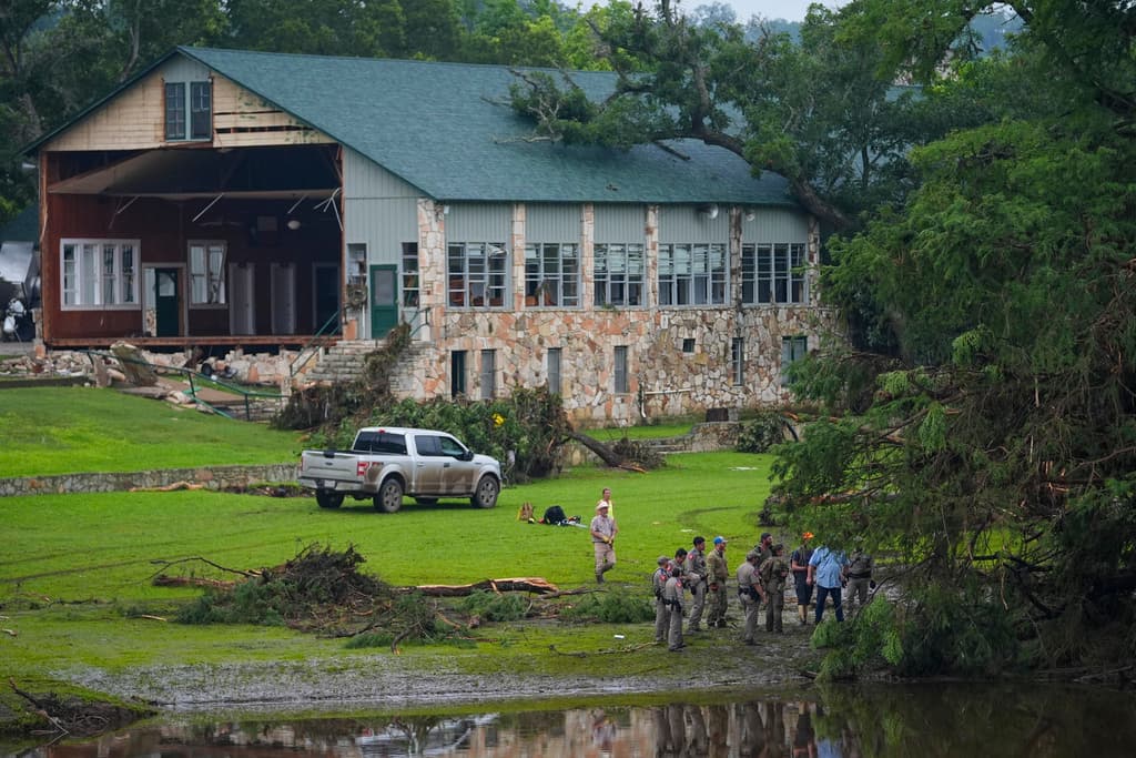 Texas elimina regla para permitir que campamentos puedan abrir sus puertas este verano
