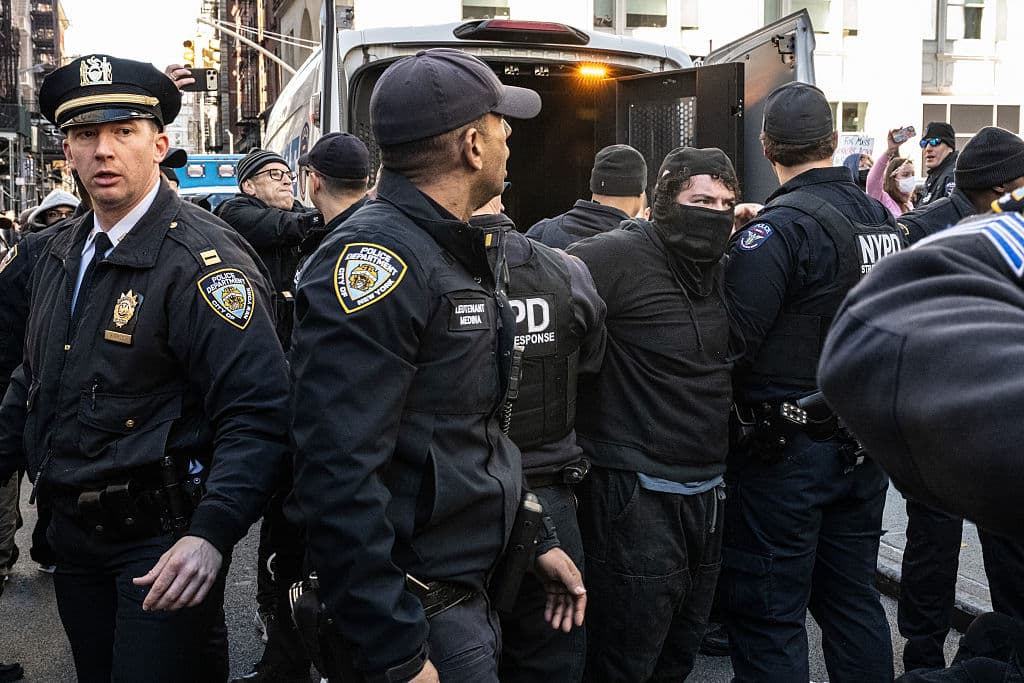 El DHS indicó que "las operaciones de inmigración continúan según la ley" sin proporcionar más información.