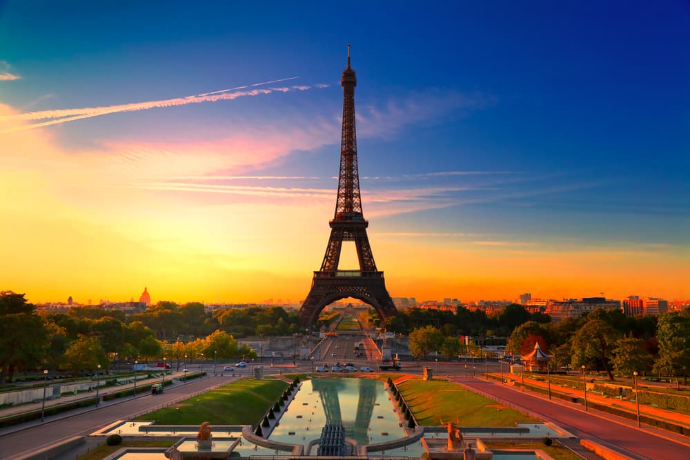 Su lugar ideal es París, capital de Francia y uno de los lugares más románticos del mundo. Lograrán una conexión emocional con el lugar y quedarán maravillados con el lugar.