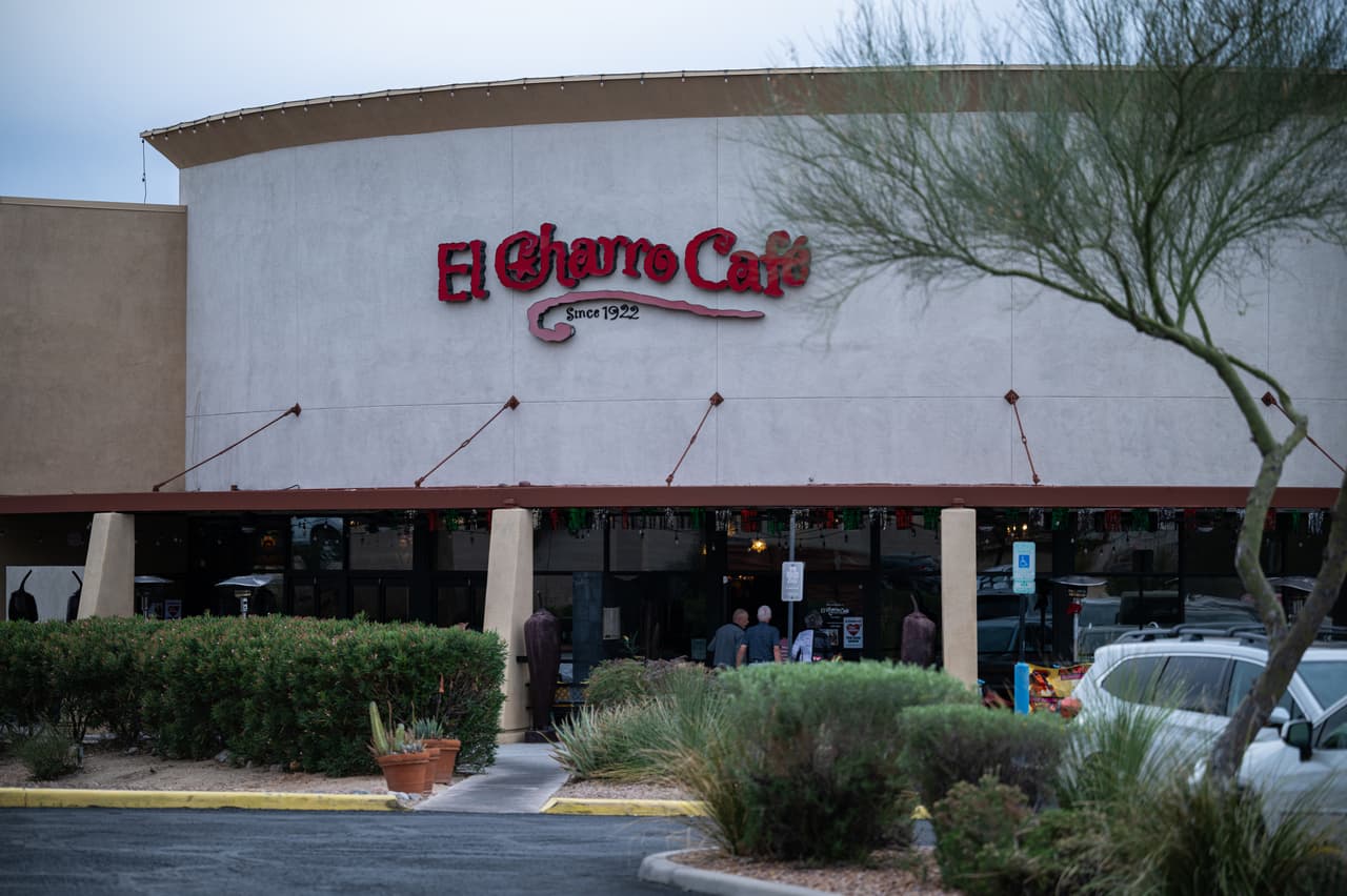 La pesquisa se extendió hasta
<b>El Charro Café</b>, un comercio que solía ser frecuentado por la víctima.