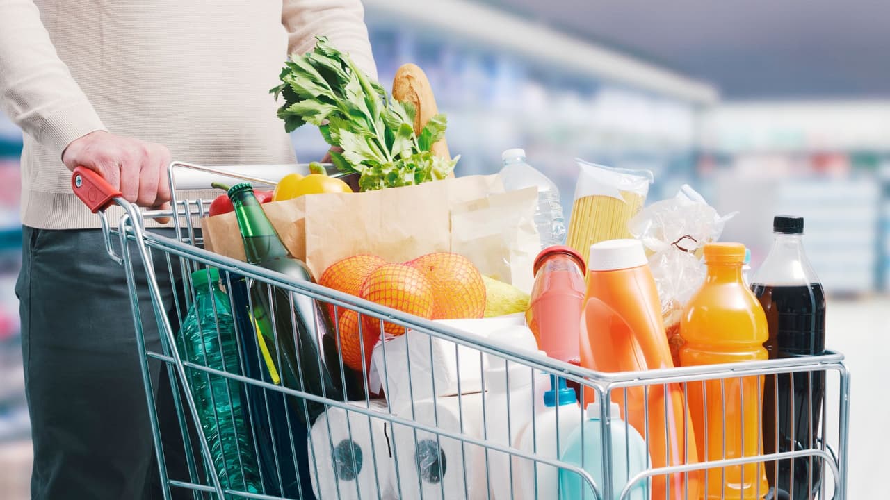 <h3 class="cms-H3-H3">Consejos útiles para el jueves 💡</h3>
<br>
<br>👉🏻 Compra lo esencial entre lunes y miércoles, el jueves los horarios son cortos.
<br>👉🏻 Si vas al súper ese día, ve temprano, las cadenas que abren cierran antes de la 1 o las 2.
<br>👉🏻 Revisa siempre el localizador o página web de las tiendas, cada sucursal puede ajustar horario.
<br>👉🏻 Organiza trámites de banco, correo y oficinas públicas antes del feriado.
<br>👉🏻 Con transporte público, piensa en domingo, confirma el horario antes de salir.