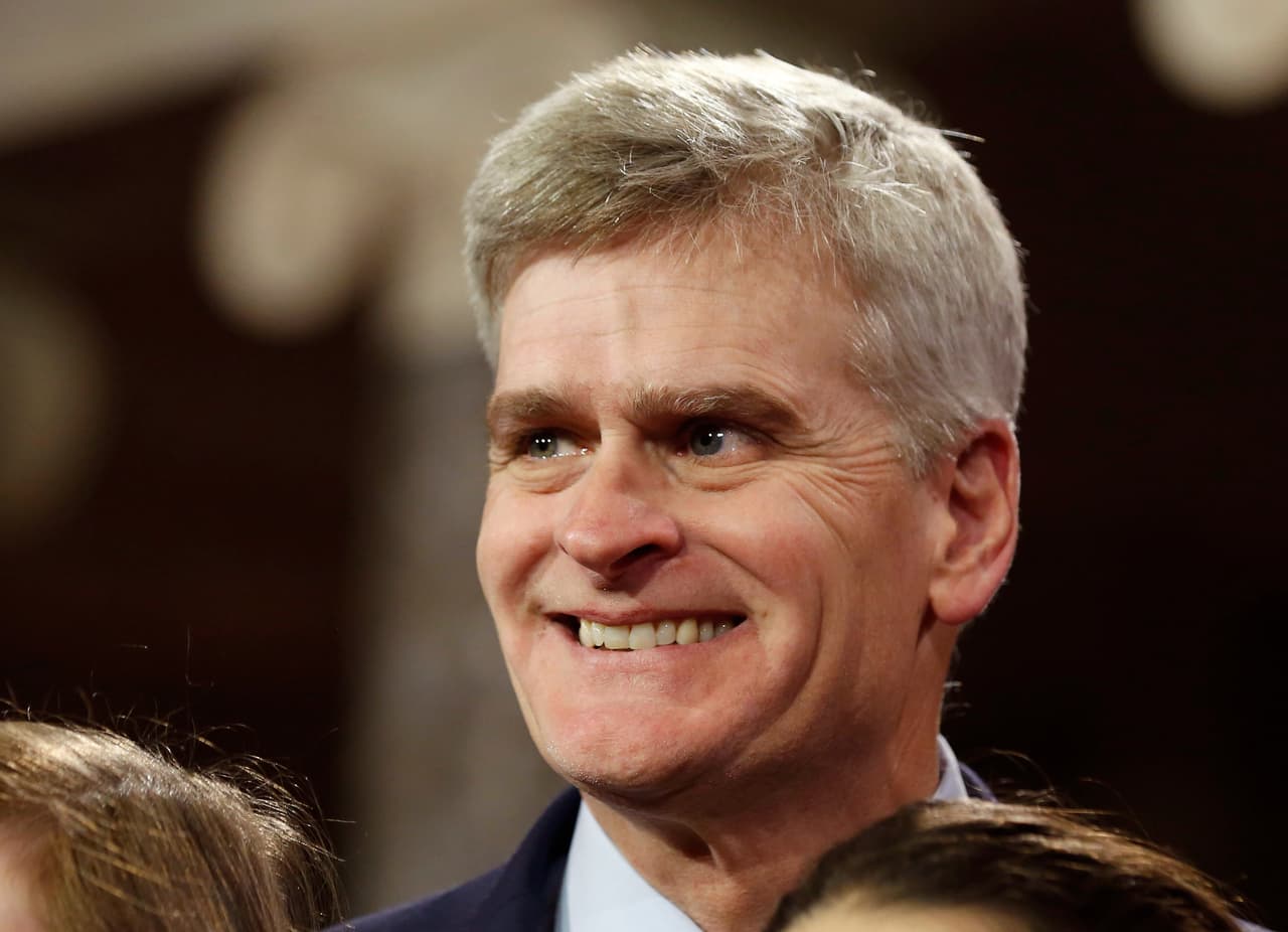 <b><a href="http://www.cassidy.senate.gov/">Cassidy, William, por Louisiana</a></b>: 70,200 dólares.
<br>