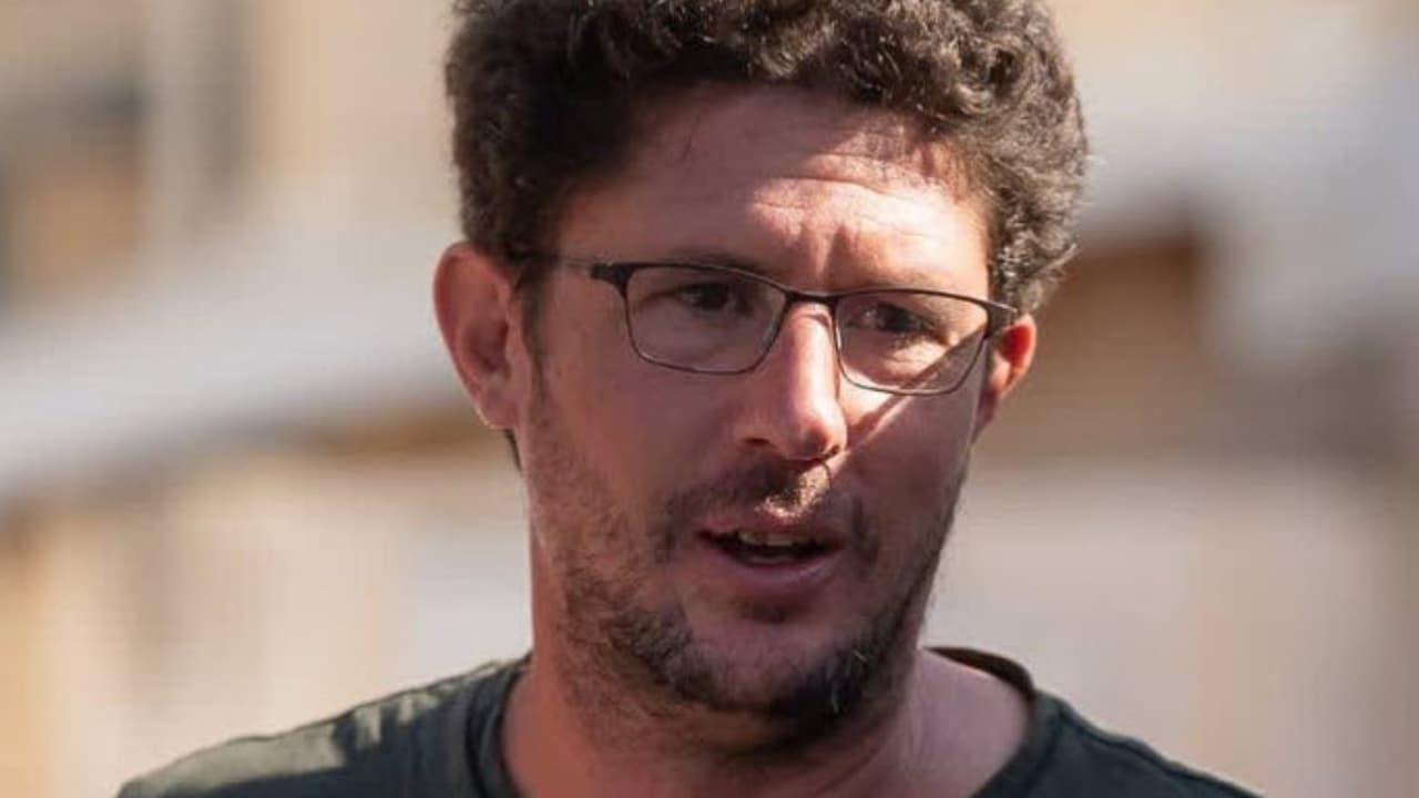 Muere productor de serie de Netflix en pleno combate: esto se sabe