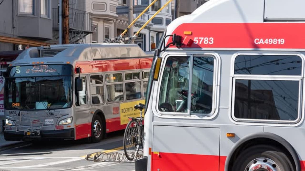 Hombre en silla de ruedas es asesinado a puñaladas en un autobús de San Francisco