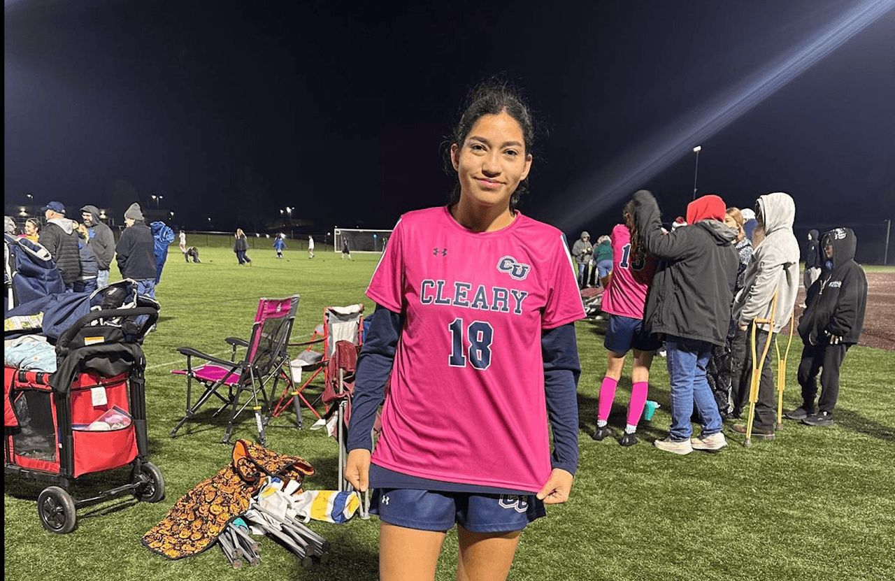 El ICE detuvo a una joven futbolista y toda su universidad intenta rescatarla