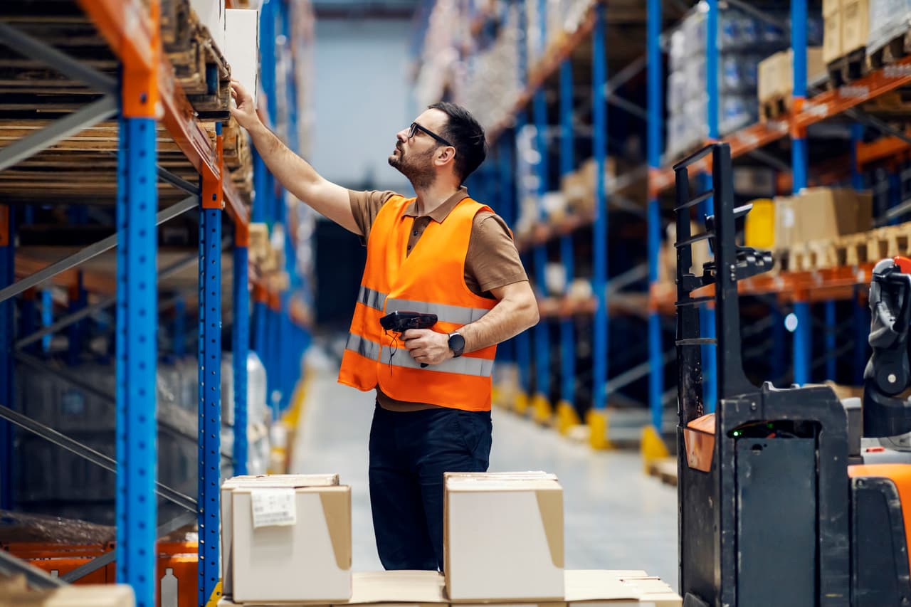 <h3 class="cms-H3-H3">14. Gestión y manejo de materiales</h3>
<br>
<br>⚒️ Incremento en el salario por hora en el último año: +15.0%
<br>
<br>⚒️ Salario por hora promedio, agosto de 2022: $32.88
<br>
<br>⚒️ Salario por hora promedio, agosto de 2021: $28.58
<br>
