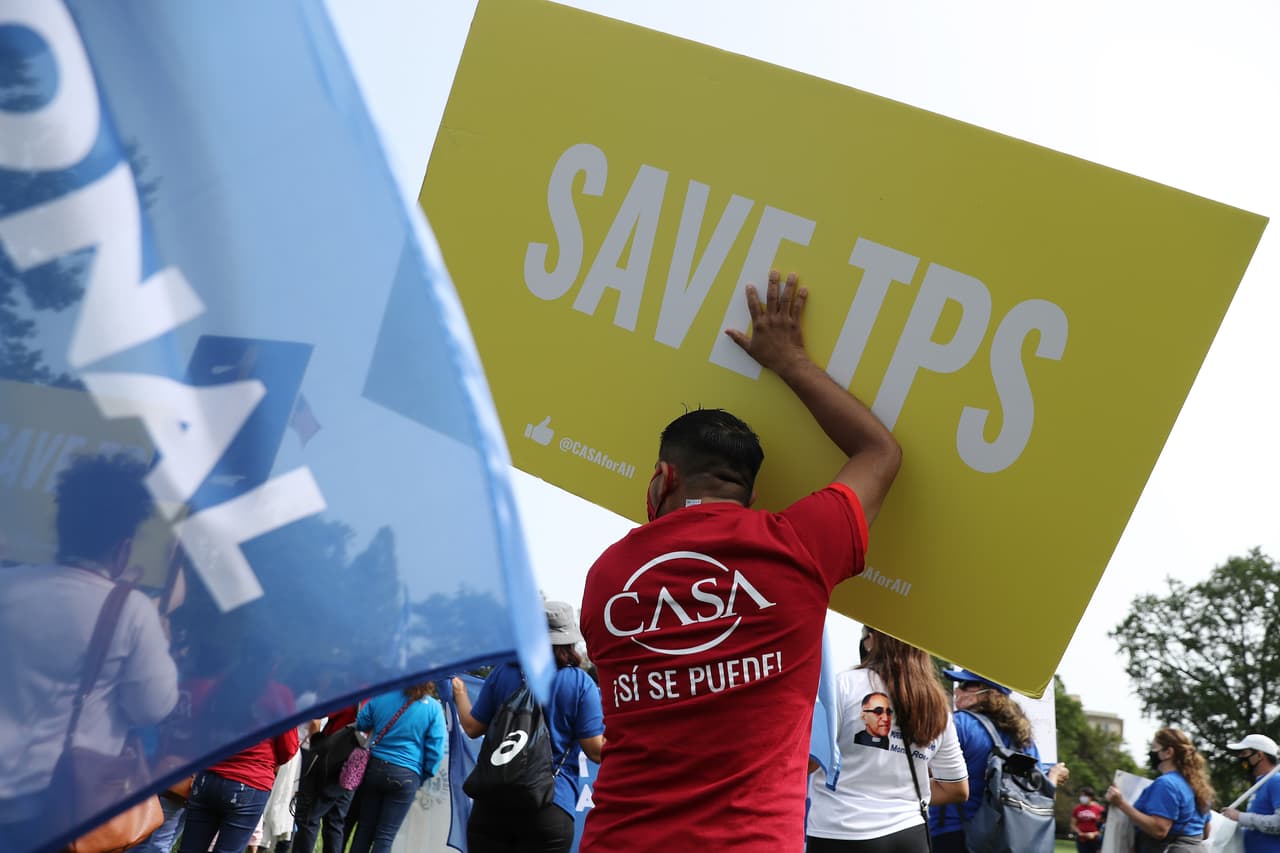 Nicaragua: El TPS fue extendido por 18 meses desde el 6 de enero del 2024 hasta el 5 de julio del 2025.
<br>
<br>
<b>Deben reinscribirse comenzando el 6 de noviembre del 2023 hasta enero del 2024.</b>
<br>