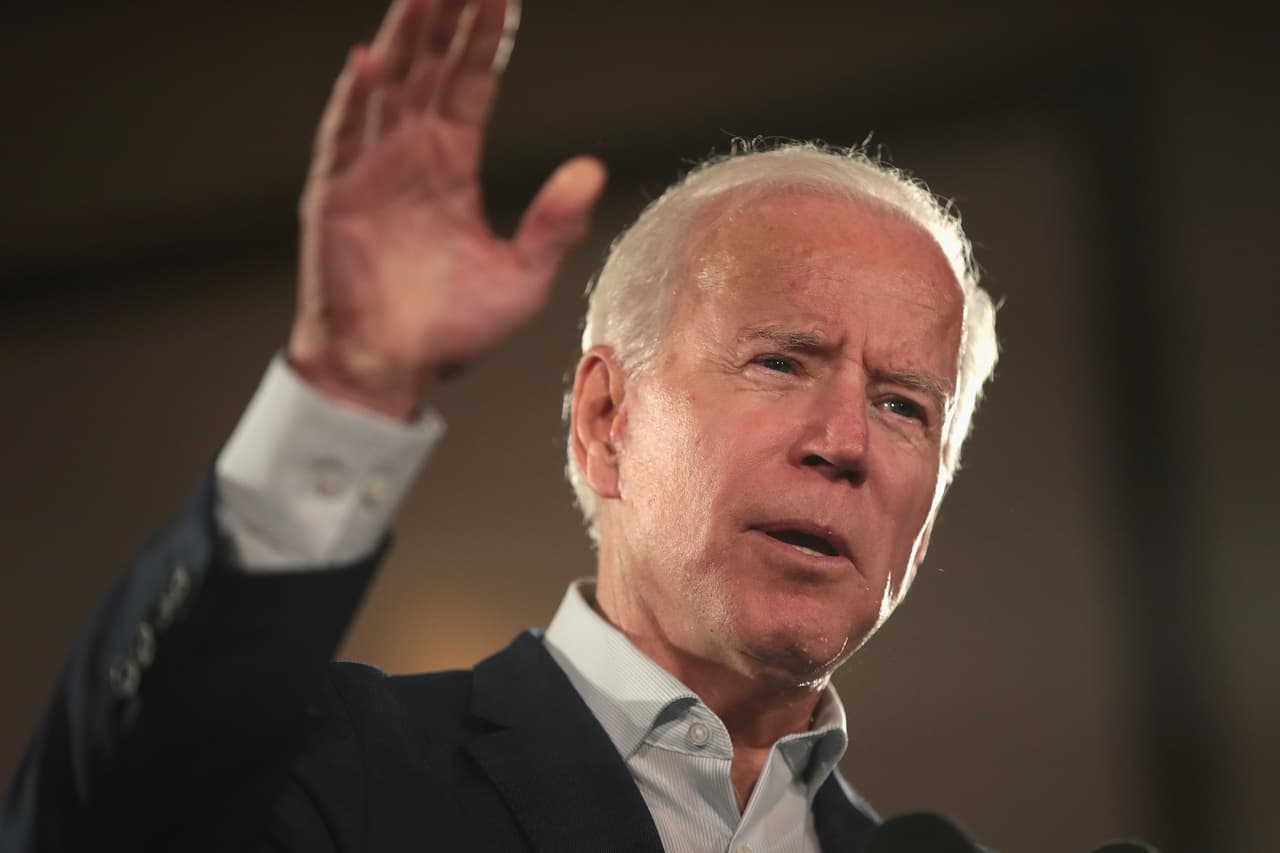 <b>Joe Biden, 75 años.</b> Aún no ha anunciado su candidatura, pero se rumora, casi con certeza, que lo hará. De hacerlo, sería uno de los contendores más fuertes. Fue vicepresidente durante los dos periodos de Barack Obama (2009-2017) y senador por Delaware (1973-2009). Intentó lograr la nominación como candidato presidencial 1988 y 2008. Para muchos significaría la continuación de la era Obama en el Poder Ejecutivo de EEUU.