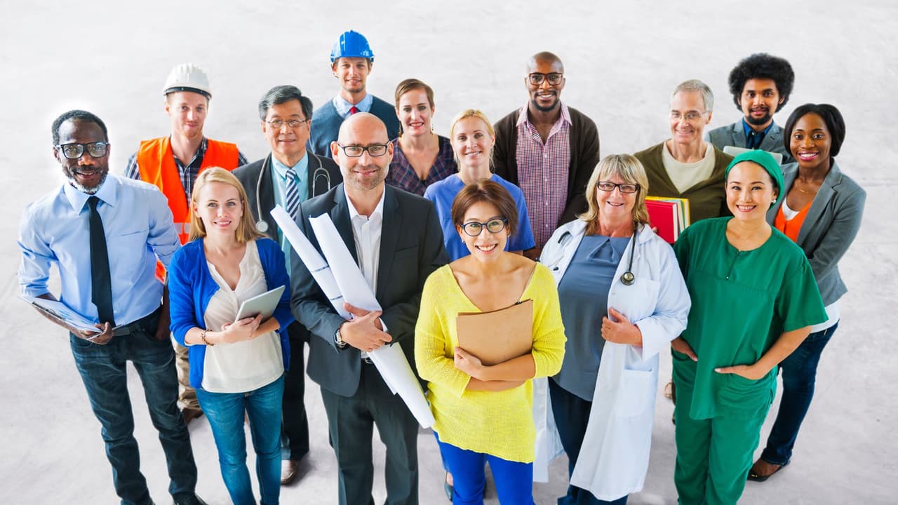 Quedarse sin empleo es un momento difícil, pero también puede
<b>ser el inicio de un nuevo camino.</b>
<br>La red de Texas Workforce Commission ofrece recursos
<b>para acompañar a las personas desde la solicitud del seguro de desempleo hasta programas de capacitación y búsqueda de trabajo.</b>
<br>Dar el primer paso a tiempo puede ayudar a
<b> acceder al apoyo disponible mientras se encuentra una nueva oportunidad laboral.</b>