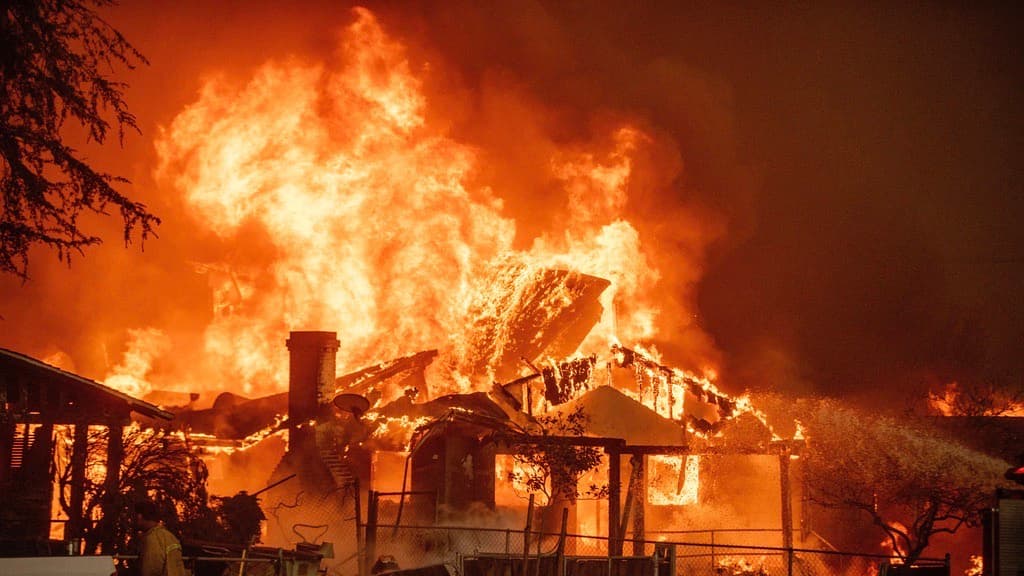 Qué son los 'vientos del Diablo' y por qué son tan peligrosos en casos de incendios, como el de Los Ángeles