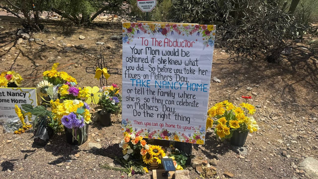 “Tu madre se avergonzaría”: El mensaje del Día de las Madres afuera de la casa de Nancy Guthrie