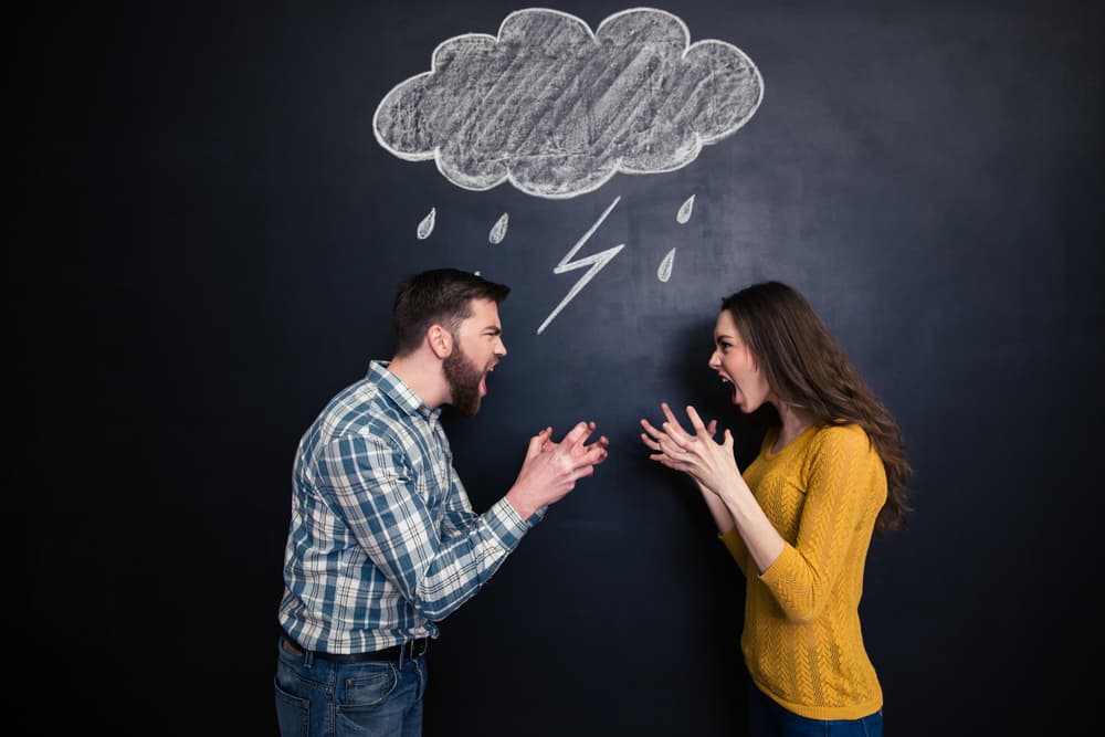 <b>Sagitario con Piscis; una relación de visiones opuestas</b>
<br>Sagitario ve la vida con optimismo, Piscis tiende a verle el lado peligroso a las situaciones a las cuales el otro se lanza con entusiasmo, a veces sin pensar mucho en las consecuencias. La forma de reaccionar frente a las circunstancias es totalmente opuesta y la comunicación se vuelve complicada.