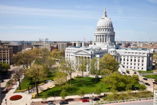 <b>Madison, Wisconsin</b>
<br>Ocupó el tercer lugar en el análisis de todos los factores.
<br>
<br>La capital de Wisconsin ocupó el puesto número 17 en accesibilidad, 10 en bienestar y 8 en calidad de vida. Madison tiene una población de 255,214, según el Censo de 2017.