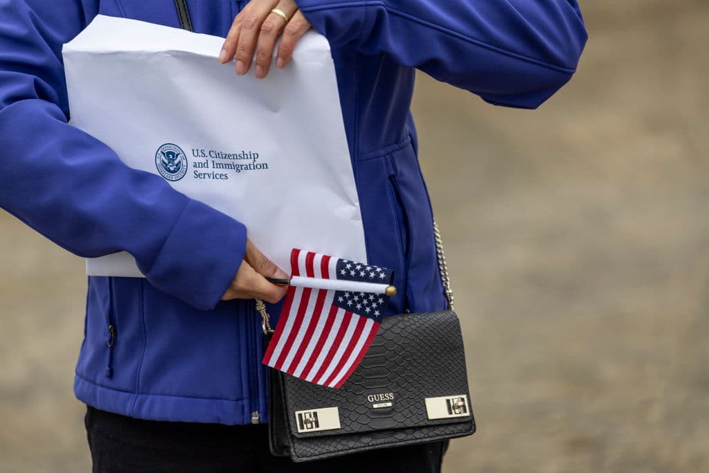USCIS planea endurecer el examen de ciudadanía como lo hizo en el primer gobierno de Trump