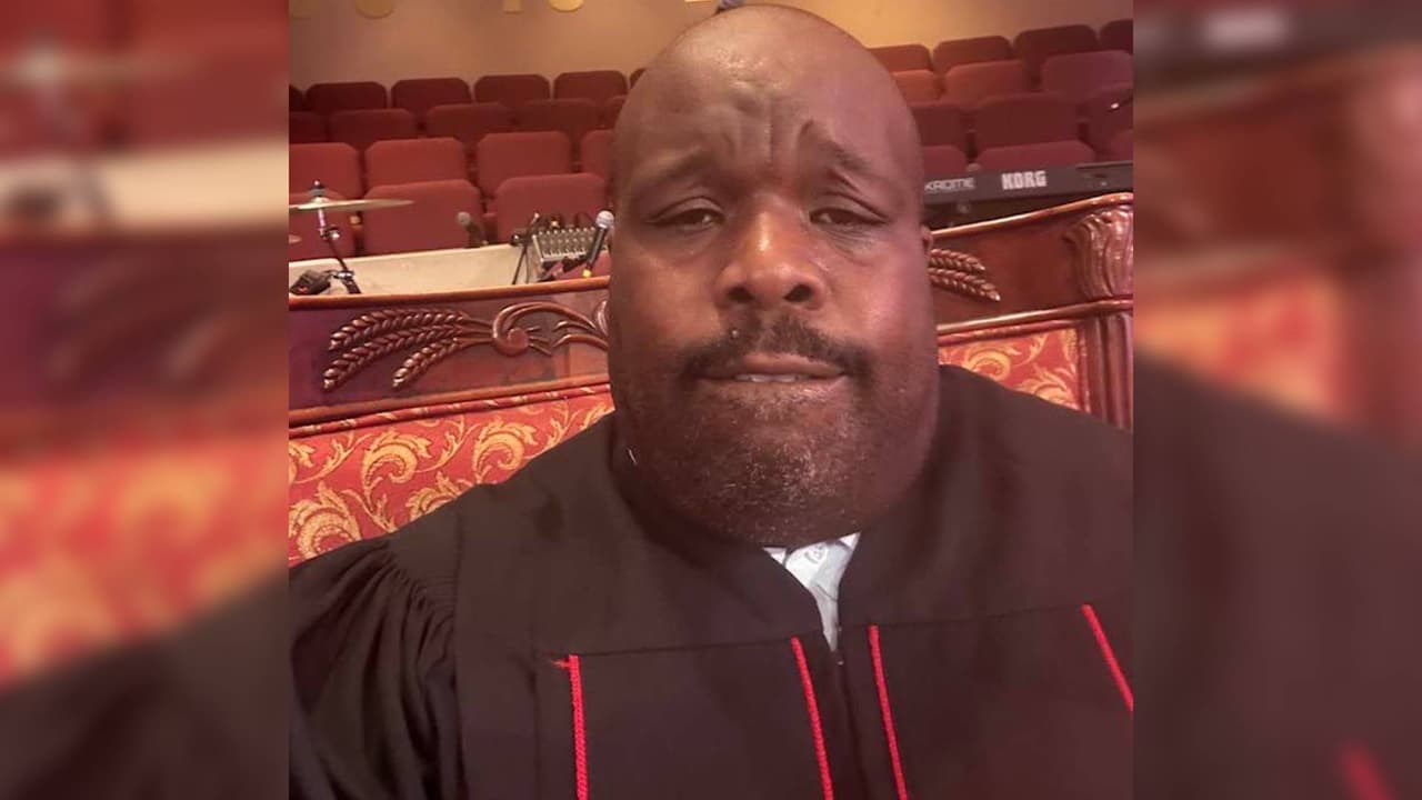 Pastor de Miami Gardens regresa a la iglesia tras cumplir salir de la cárcel por fraude a un jubilado