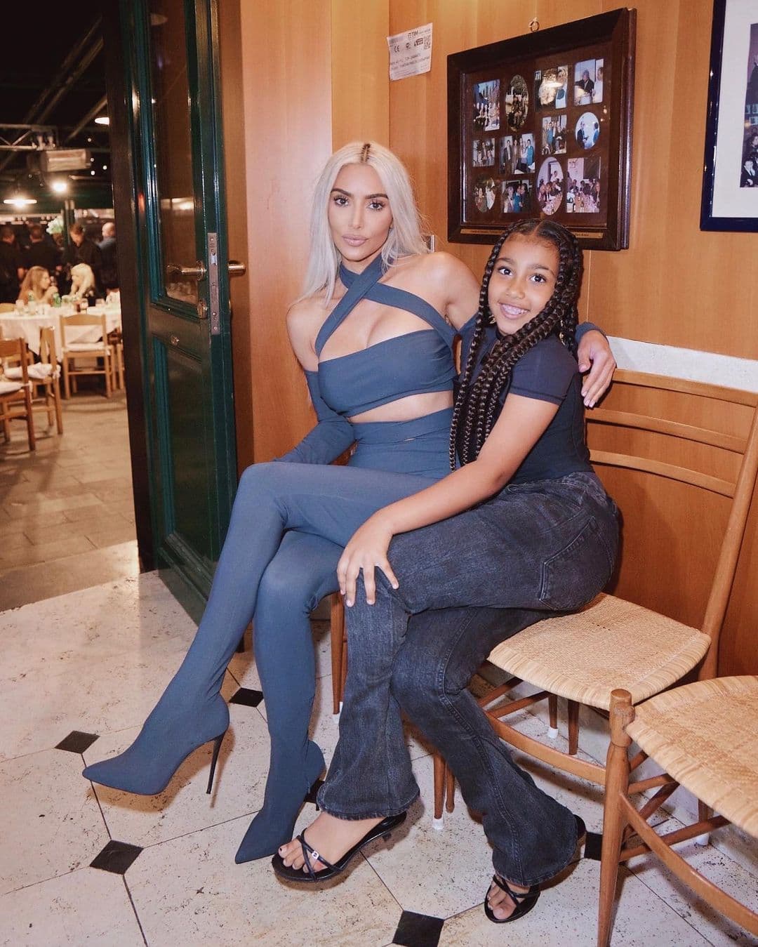 <a href="https://www.univision.com/famosos/kim-kardashian-hija-north-cumpleanos-fiesta-campamento-fotos">North West heredó el gusto por la moda</a> de su famosa madre y está construyendo su propio estilo.
<br>